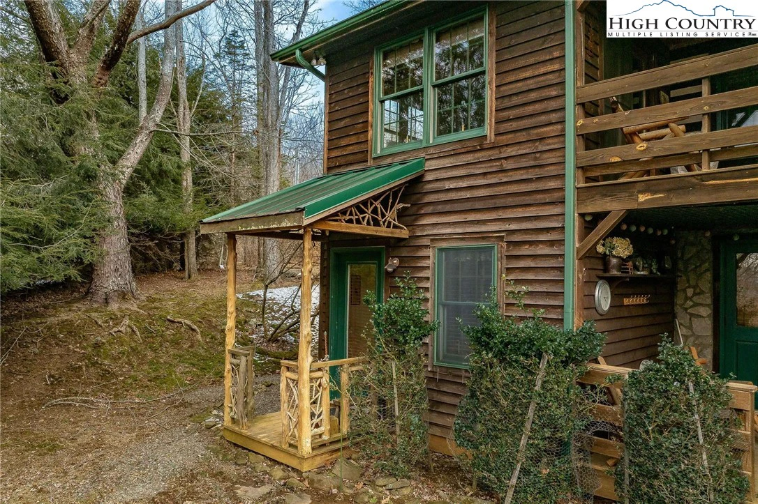 Image number 17 for the current listing