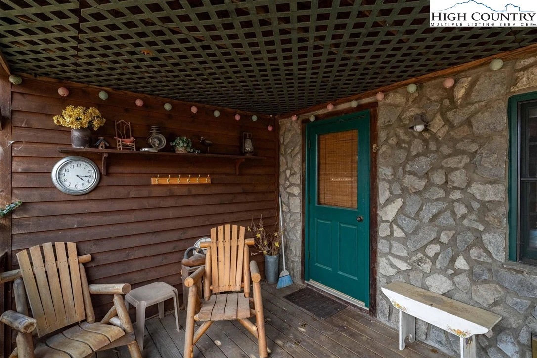 Image number 21 for the current listing
