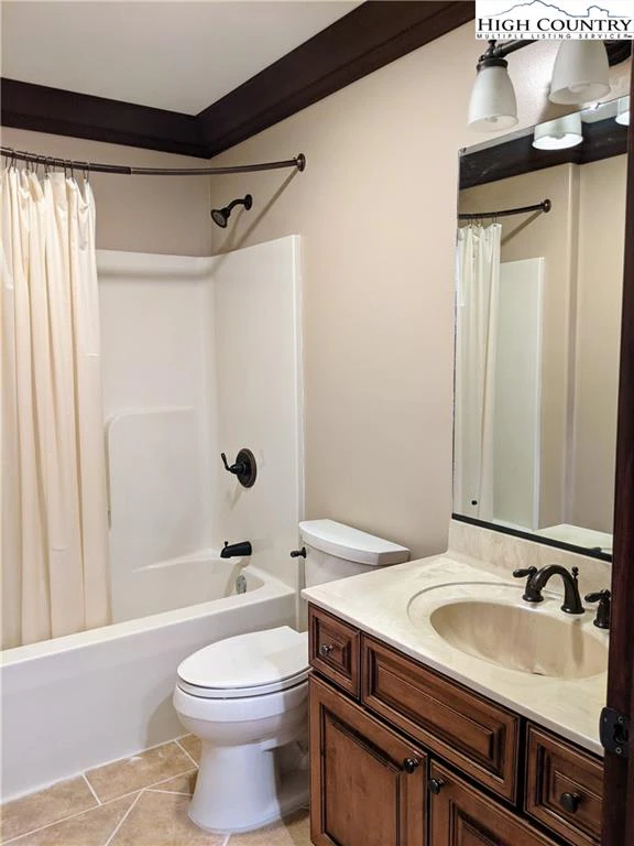 Image number 3 for the current listing