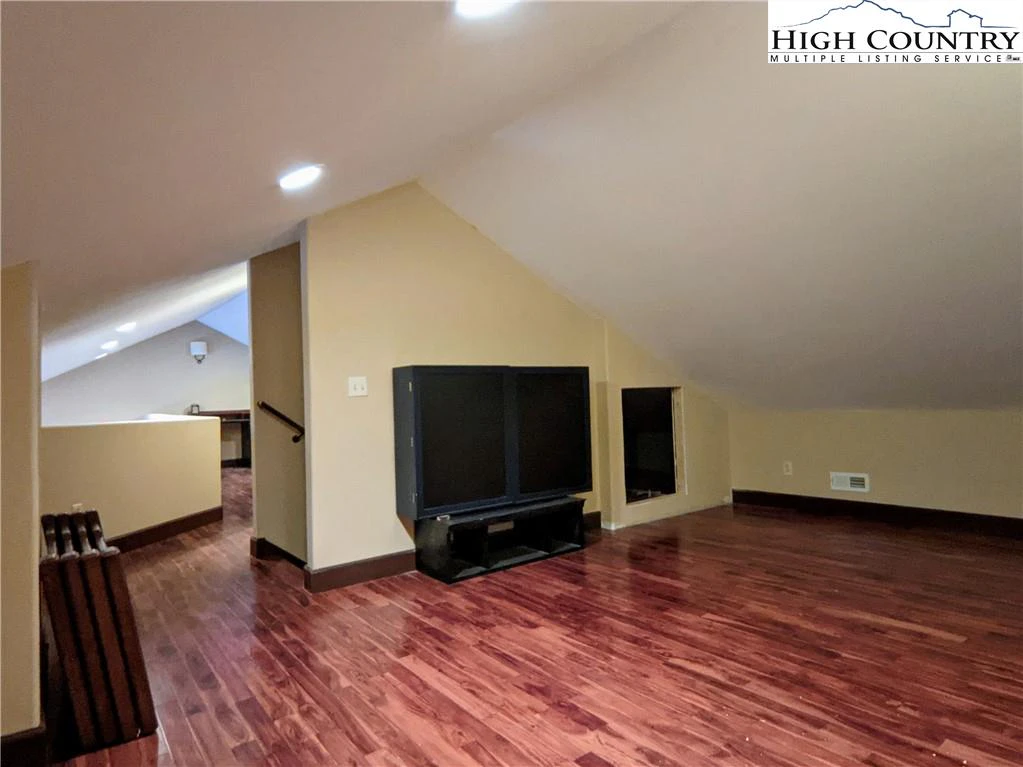 Image number 6 for the current listing