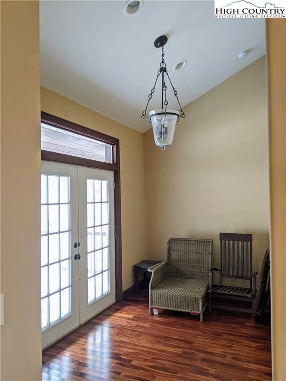 Image number 9 for the current listing