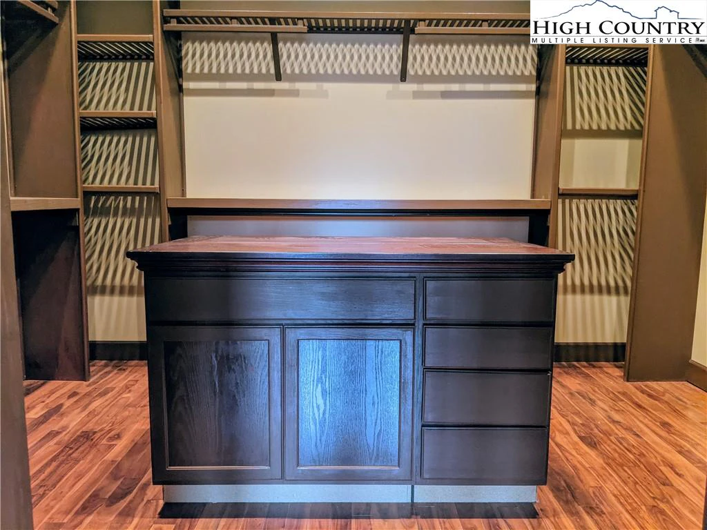 Image number 2 for the current listing