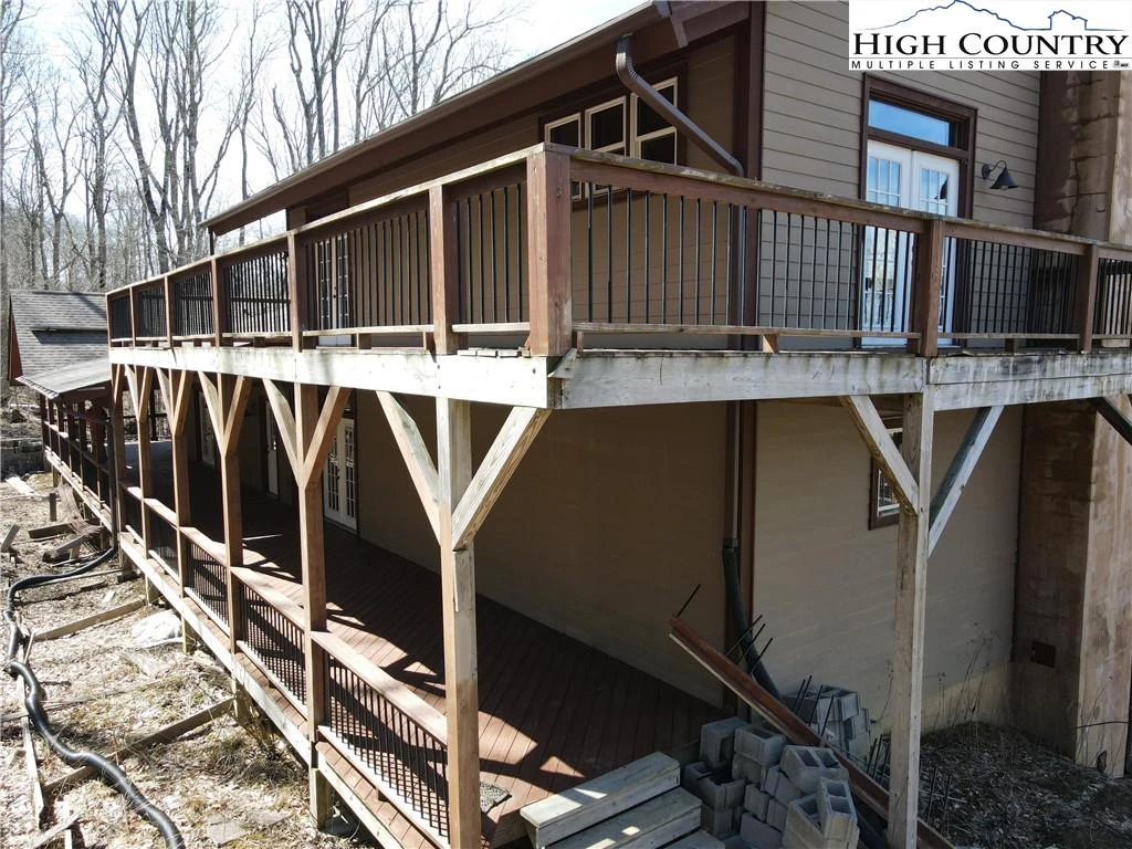 Image number 21 for the current listing