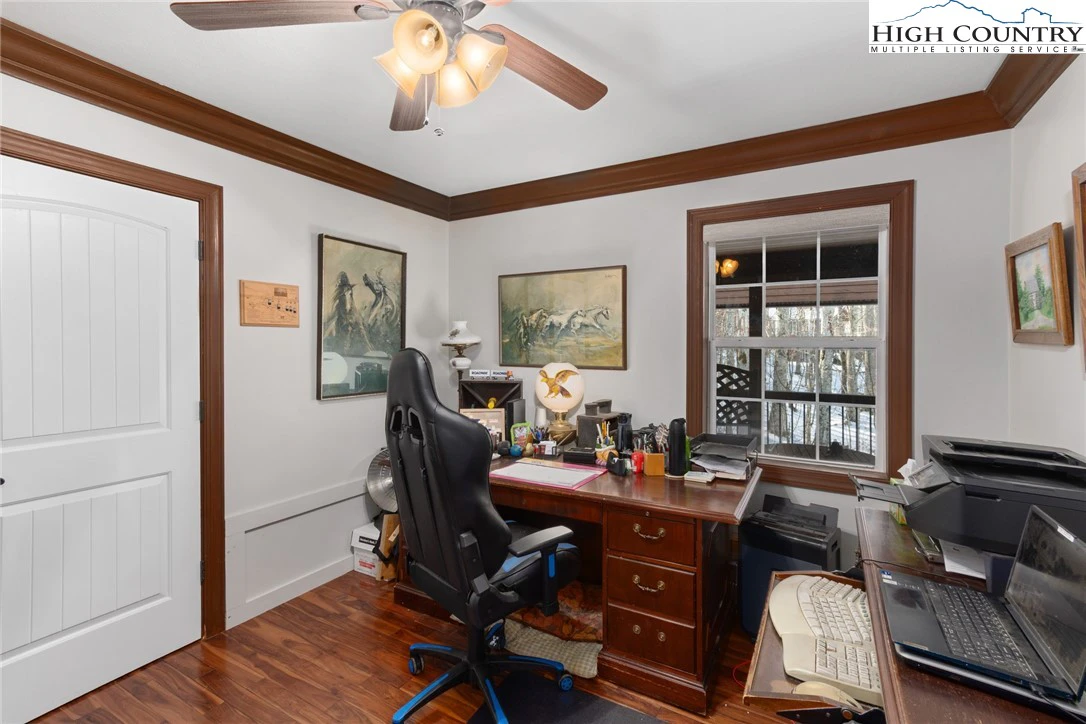 Image number 14 for the current listing