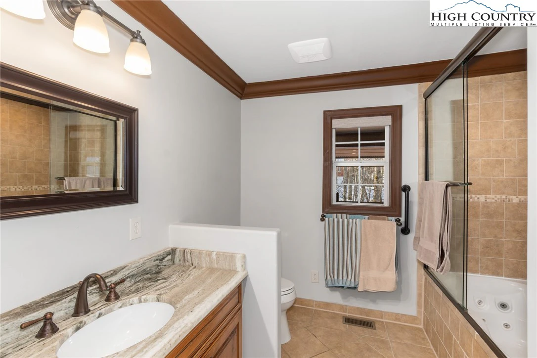 Image number 5 for the current listing