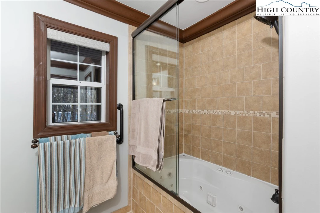 Image number 6 for the current listing