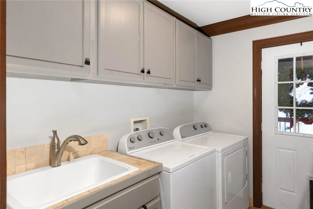 Image number 7 for the current listing