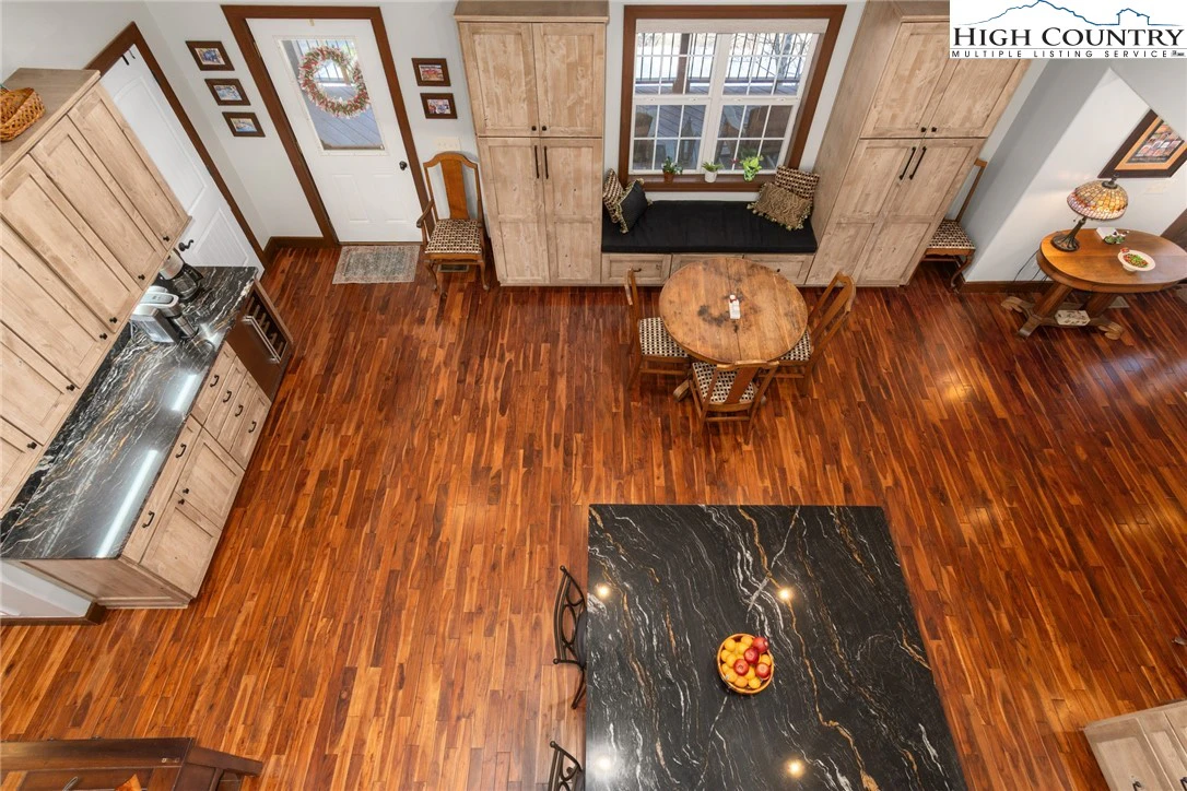 Image number 9 for the current listing
