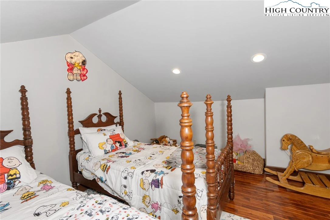 Image number 10 for the current listing