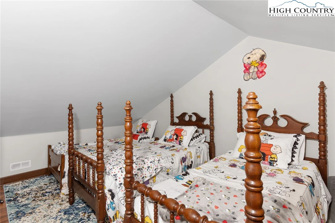 Image number 11 for the current listing