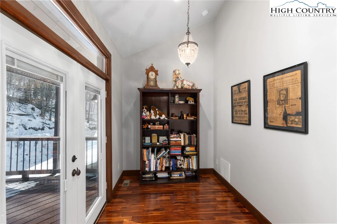 Image number 12 for the current listing