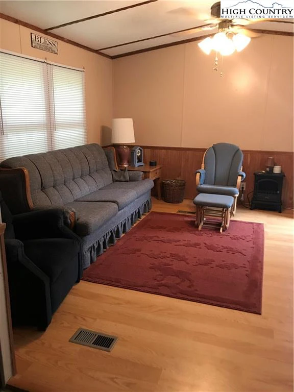 Image number 11 for the current listing