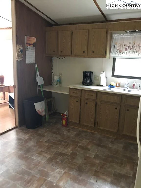Image number 4 for the current listing