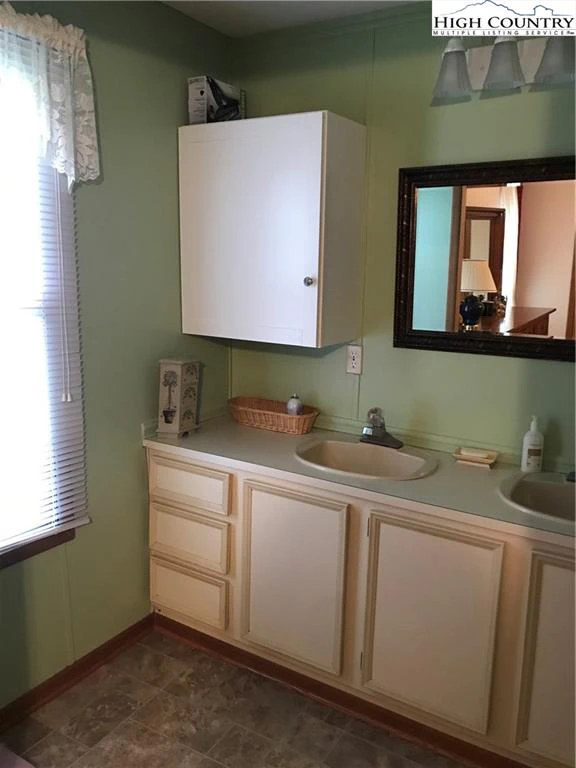 Image number 6 for the current listing