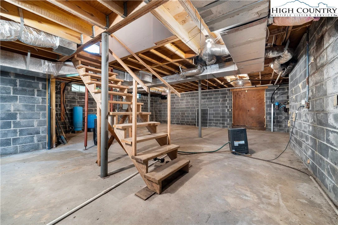 Image number 8 for the current listing