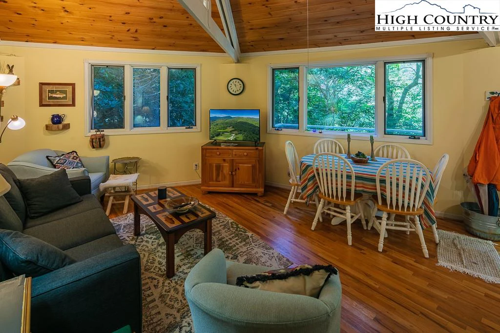 Image number 11 for the current listing