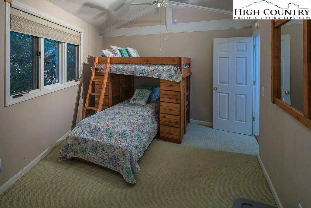 Image number 8 for the current listing