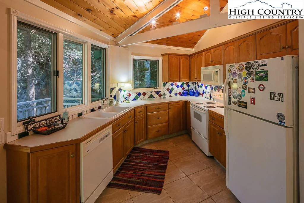 Image number 15 for the current listing