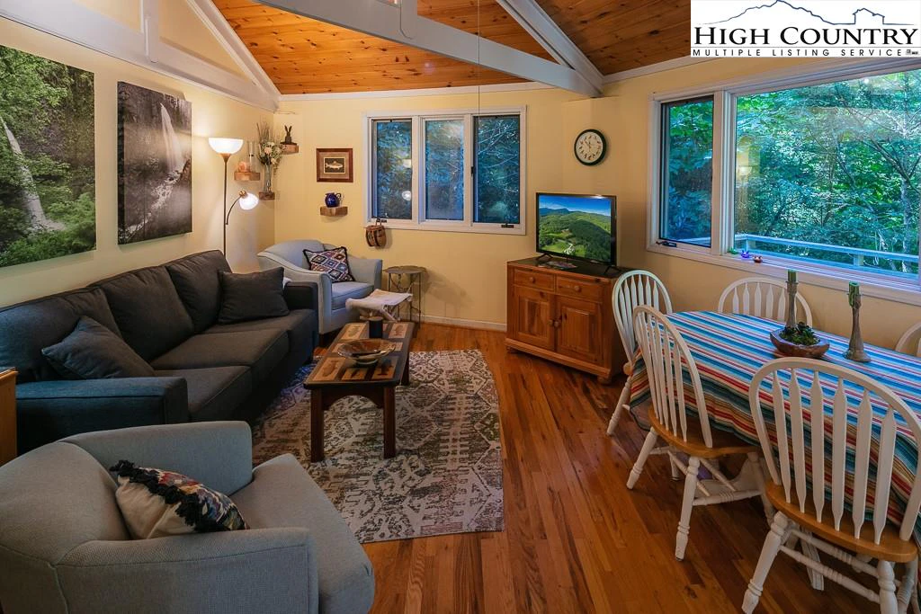 Image number 2 for the current listing