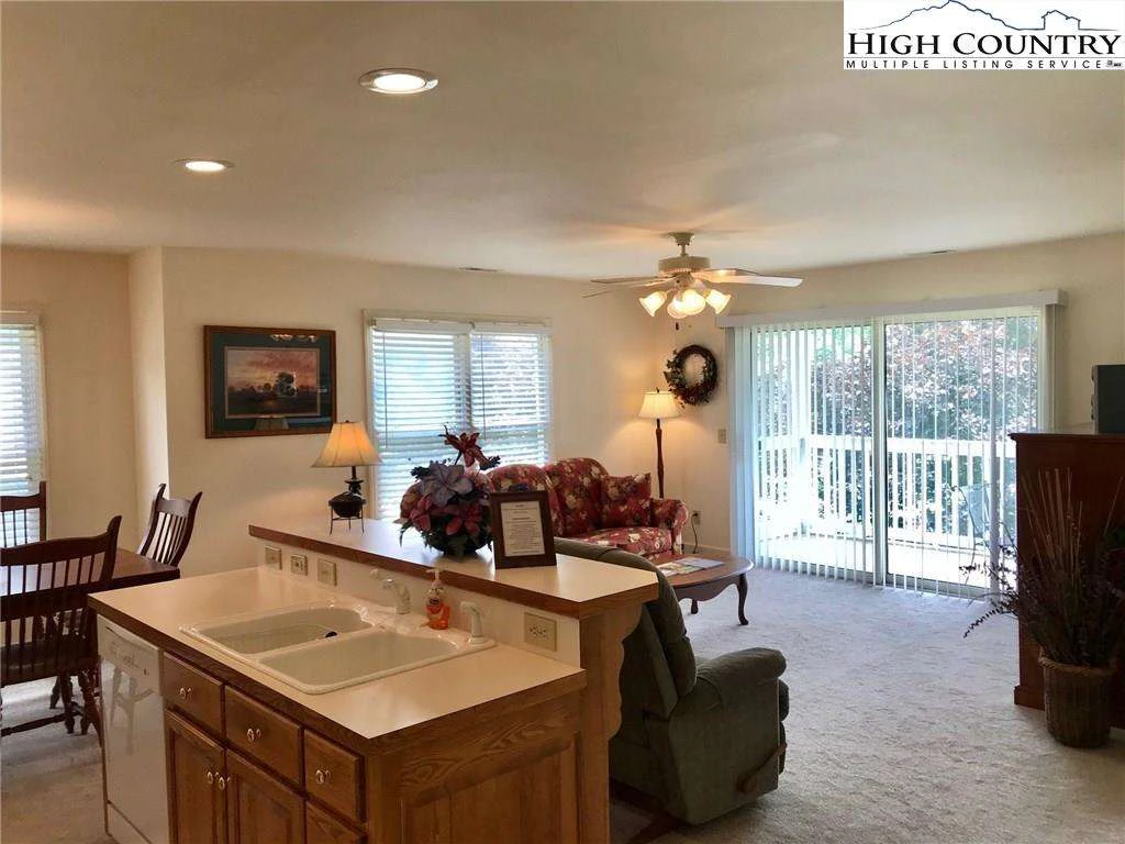 Image number 3 for the current listing