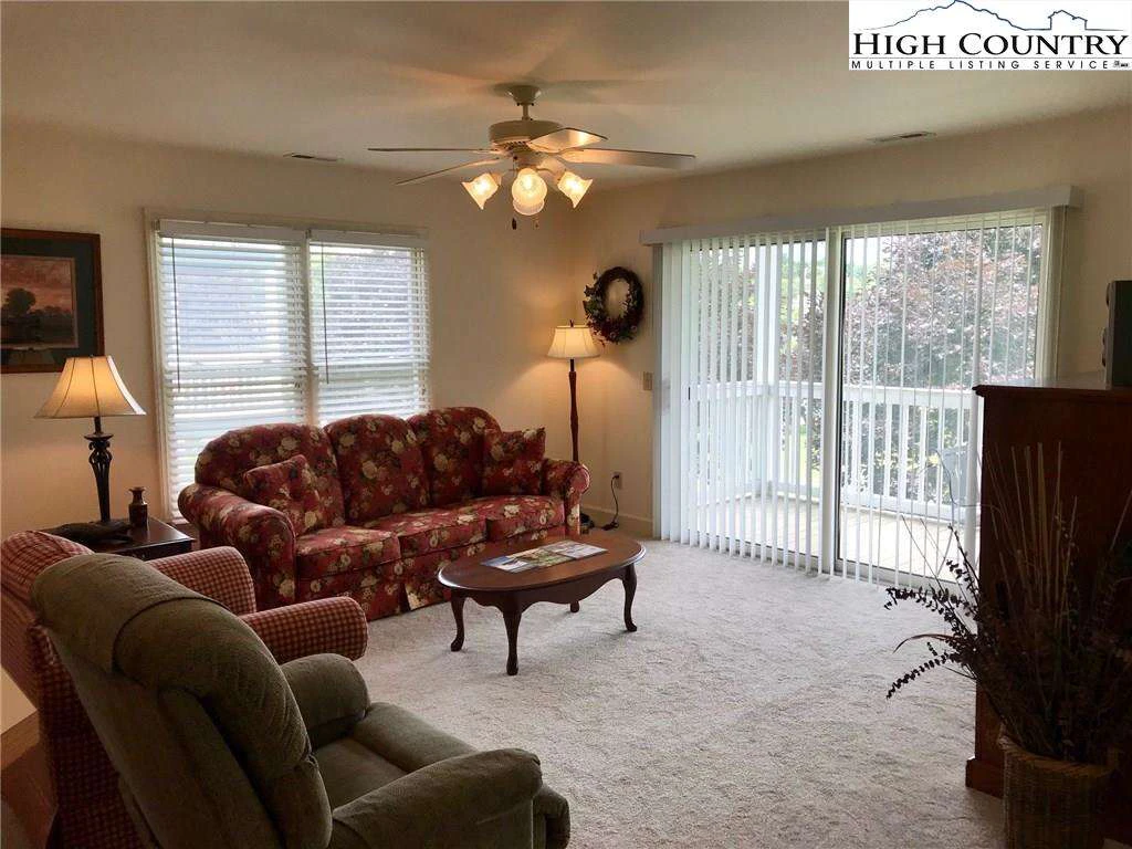 Image number 4 for the current listing