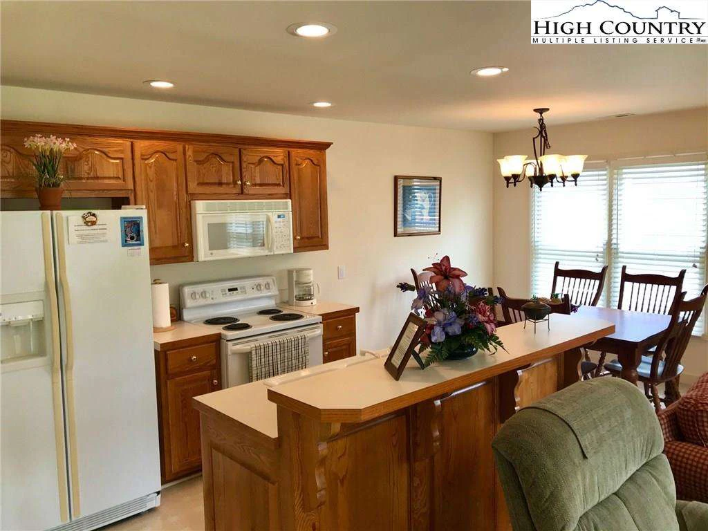 Image number 5 for the current listing