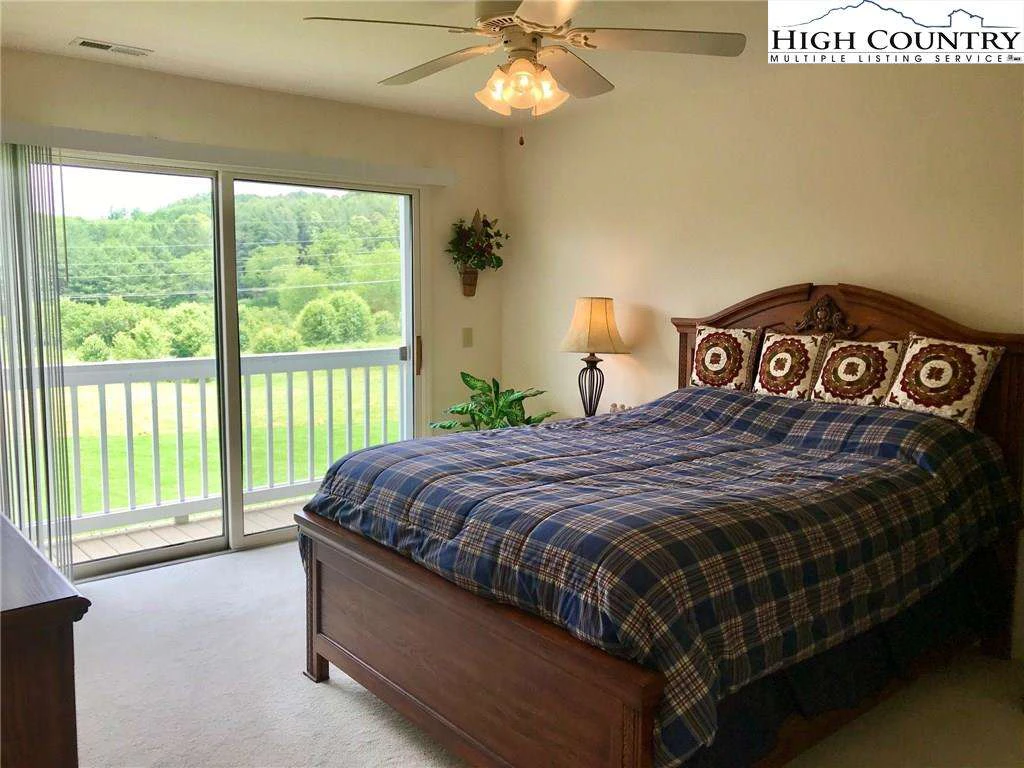 Image number 7 for the current listing