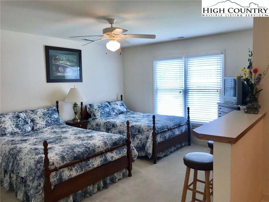 Image number 9 for the current listing