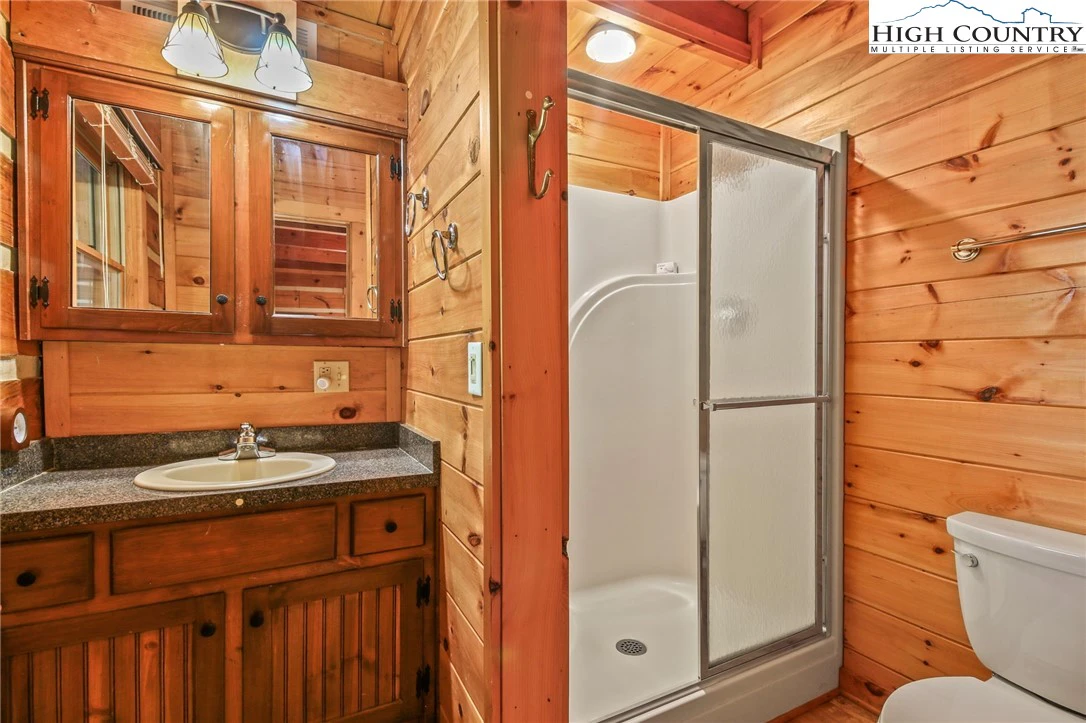 Image number 14 for the current listing