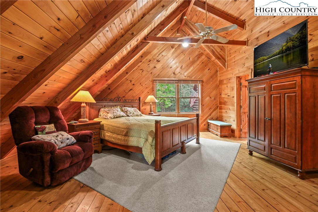 Image number 3 for the current listing