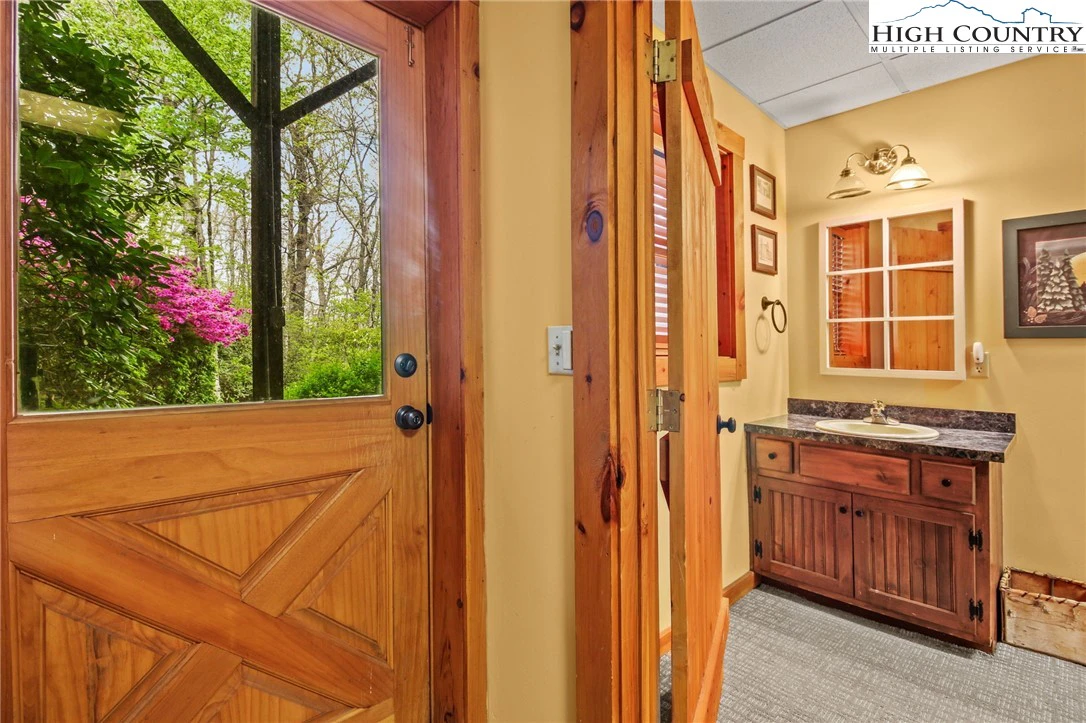 Image number 11 for the current listing