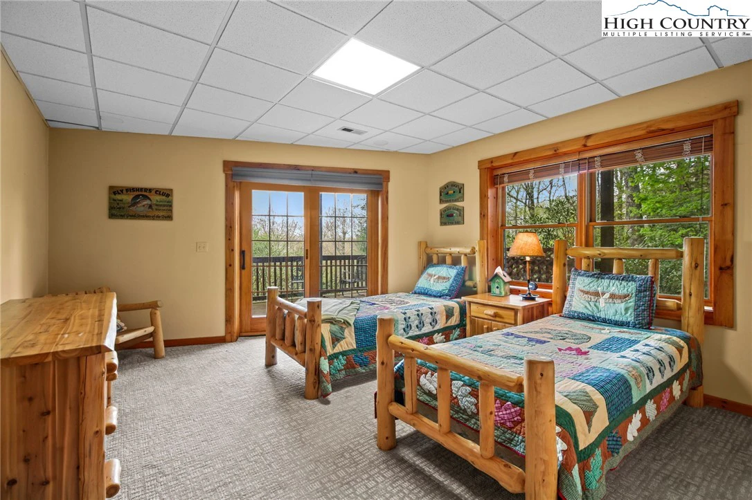 Image number 13 for the current listing