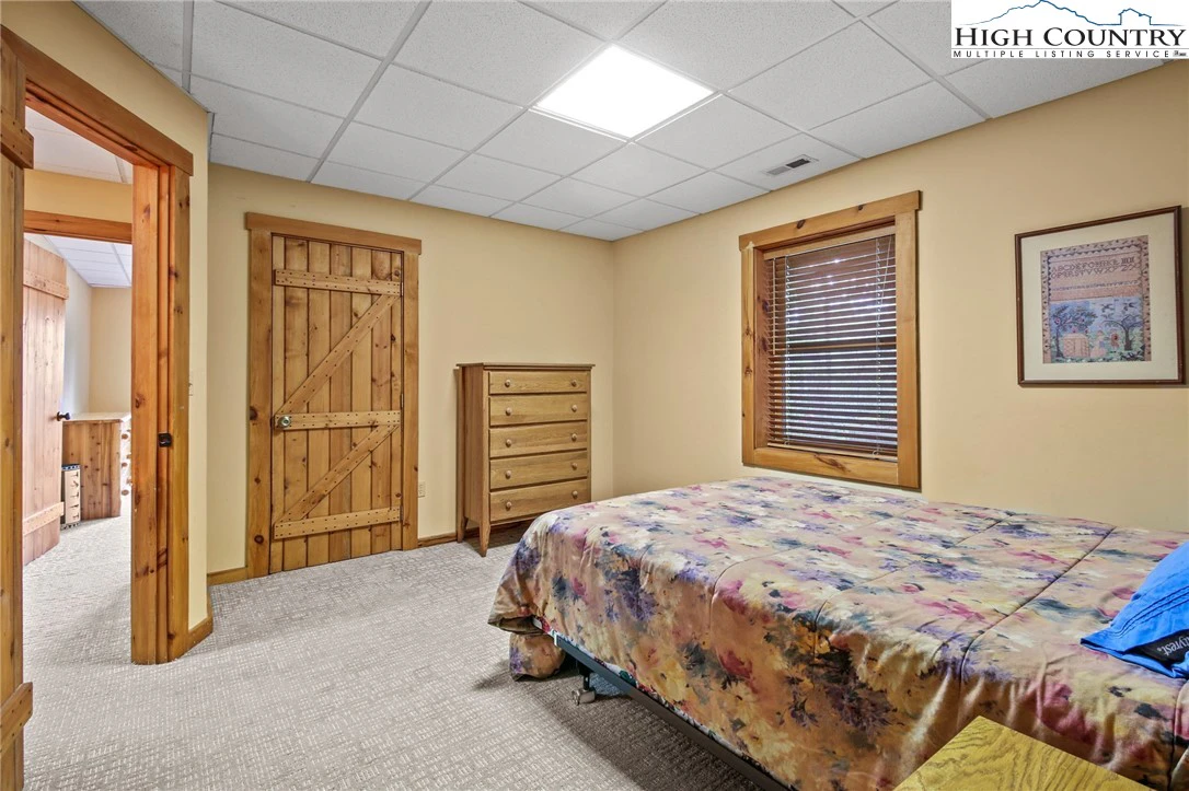 Image number 15 for the current listing