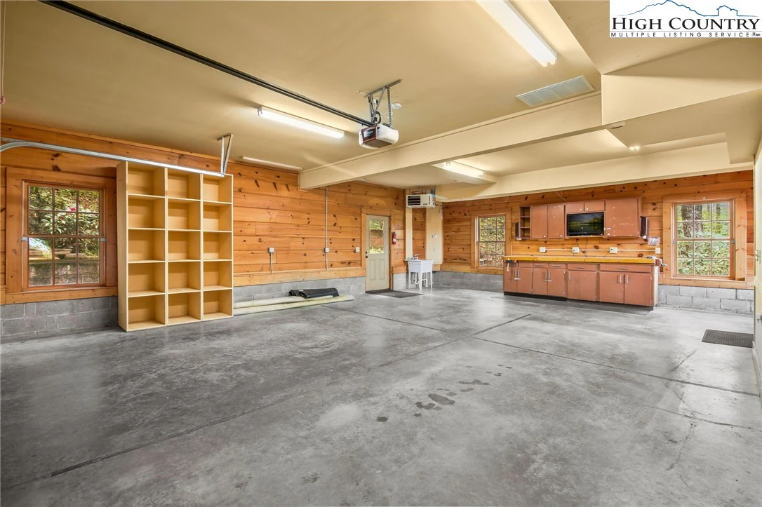 Image number 17 for the current listing