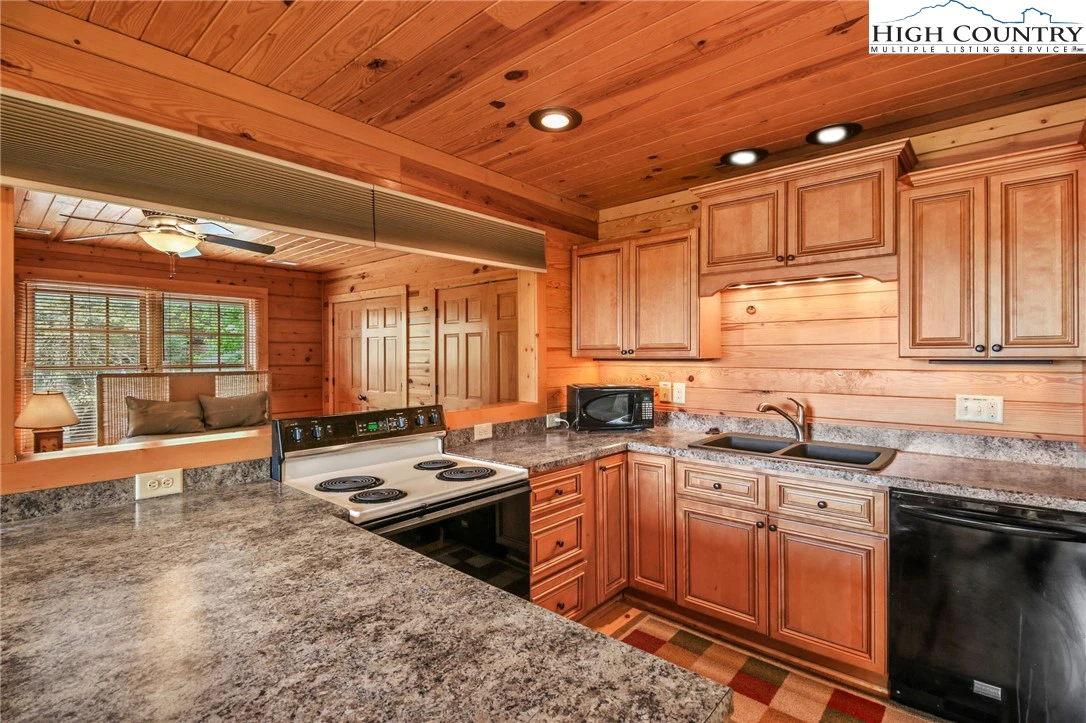 Image number 20 for the current listing