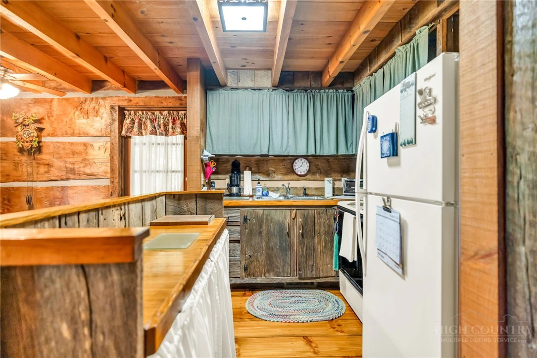 Image number 21 for the current listing