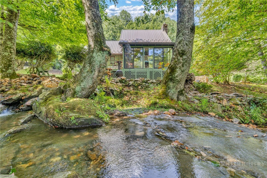 Image number 9 for the current listing