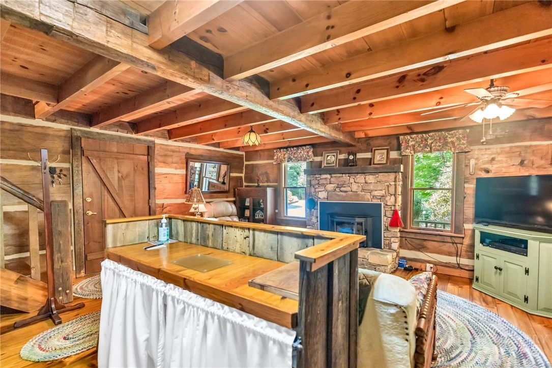 Image number 20 for the current listing