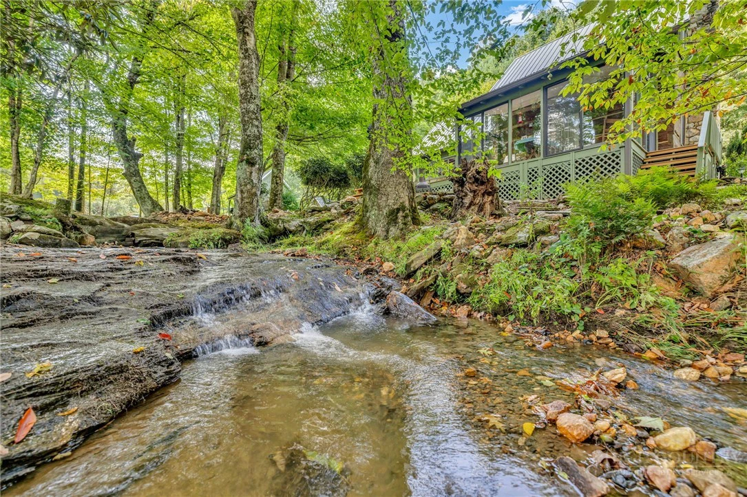 Image number 4 for the current listing