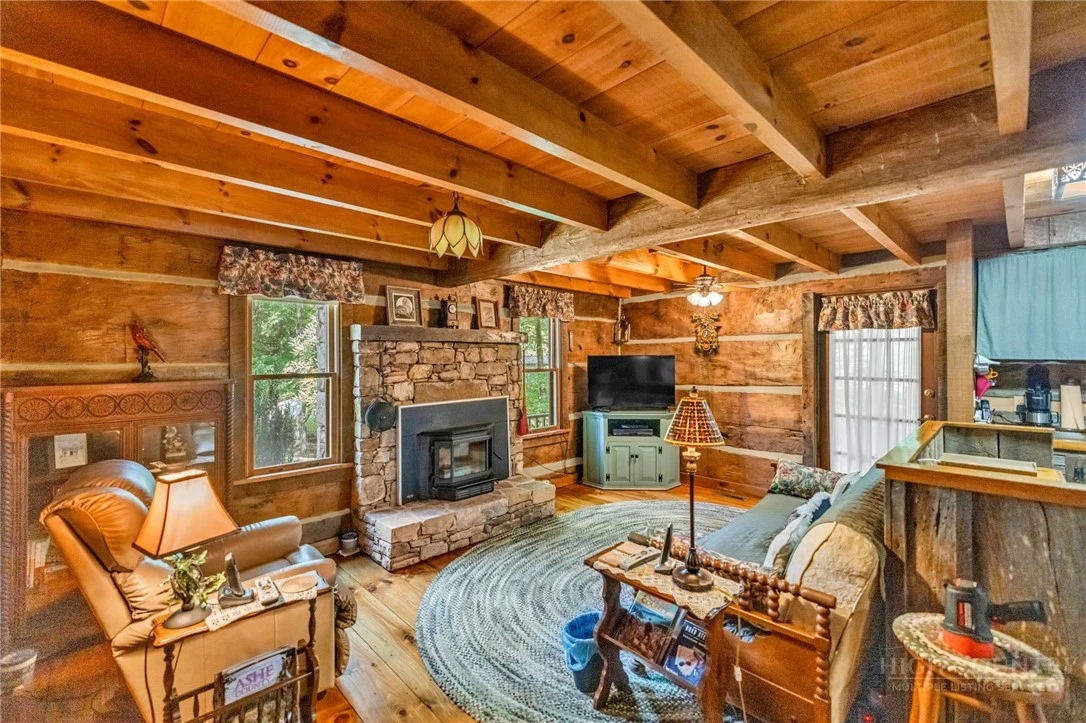 Image number 16 for the current listing