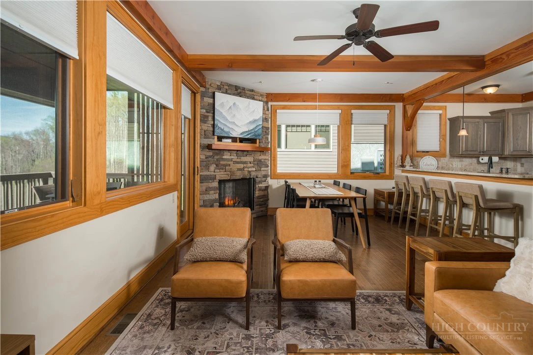 Image number 8 for the current listing