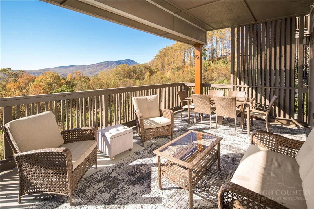 Image number 1 for the current listing
