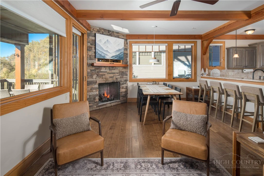 Image number 4 for the current listing