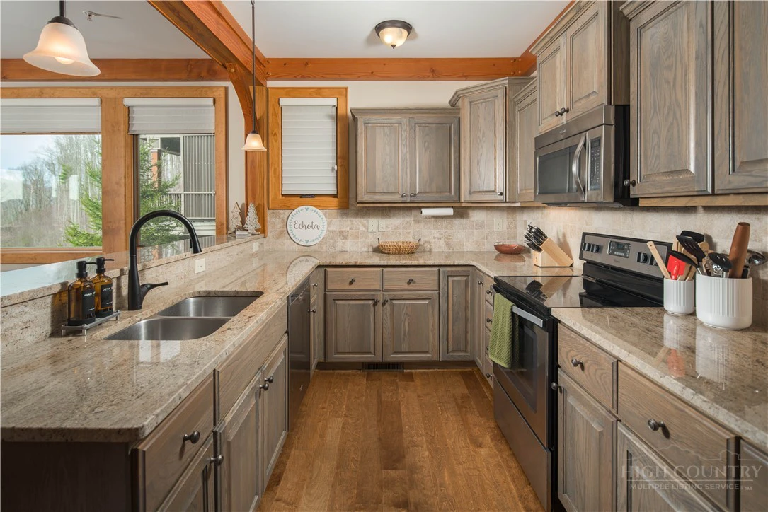 Image number 11 for the current listing