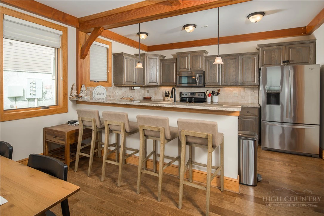 Image number 9 for the current listing