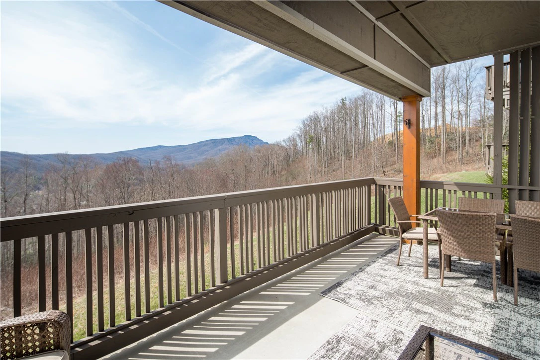 Image number 13 for the current listing