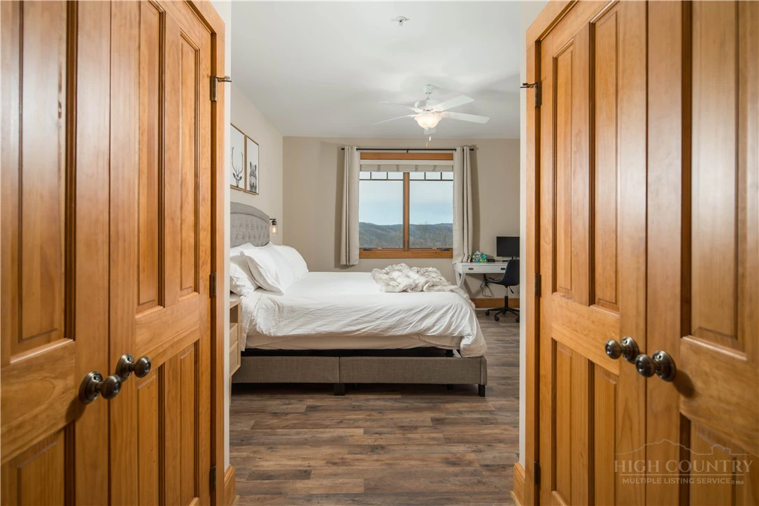 Image number 18 for the current listing