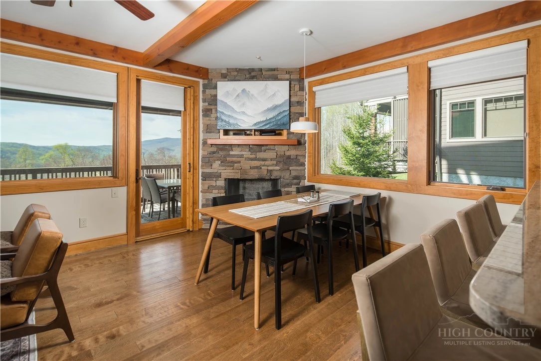Image number 7 for the current listing