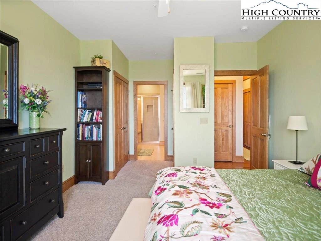 Image number 3 for the current listing