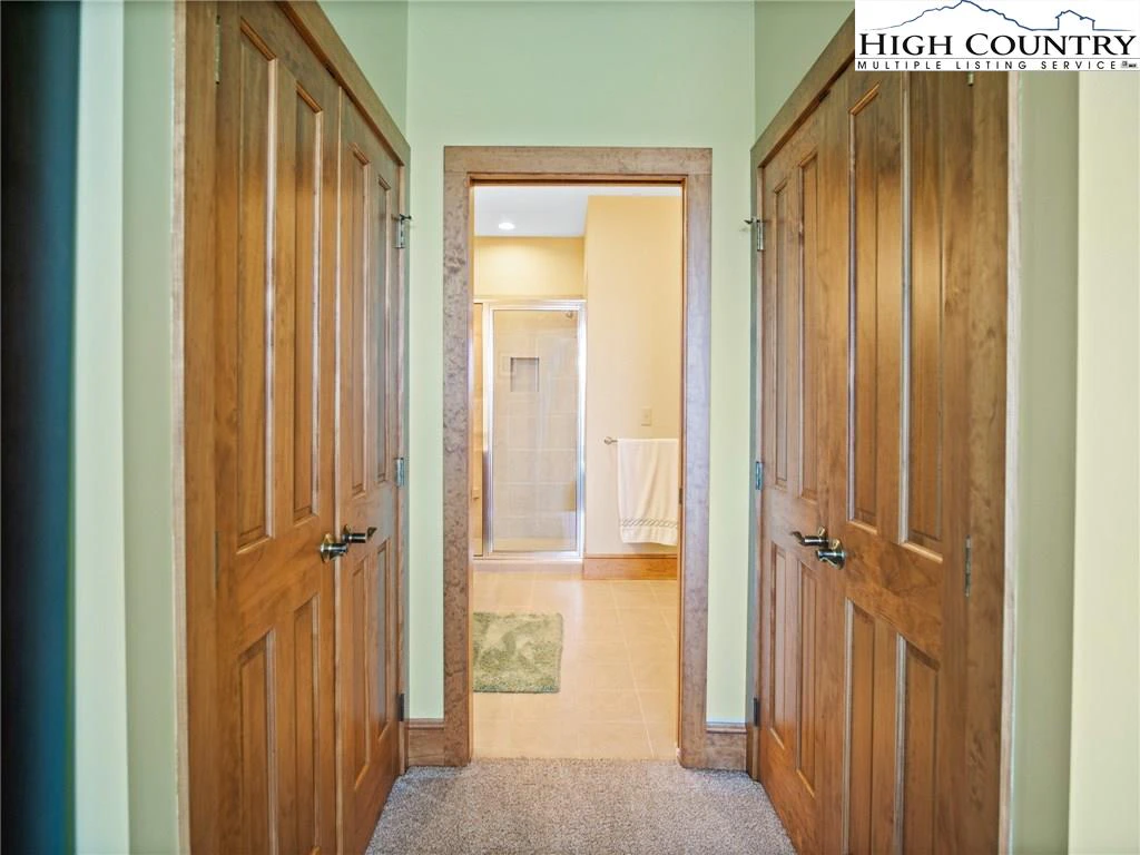 Image number 5 for the current listing